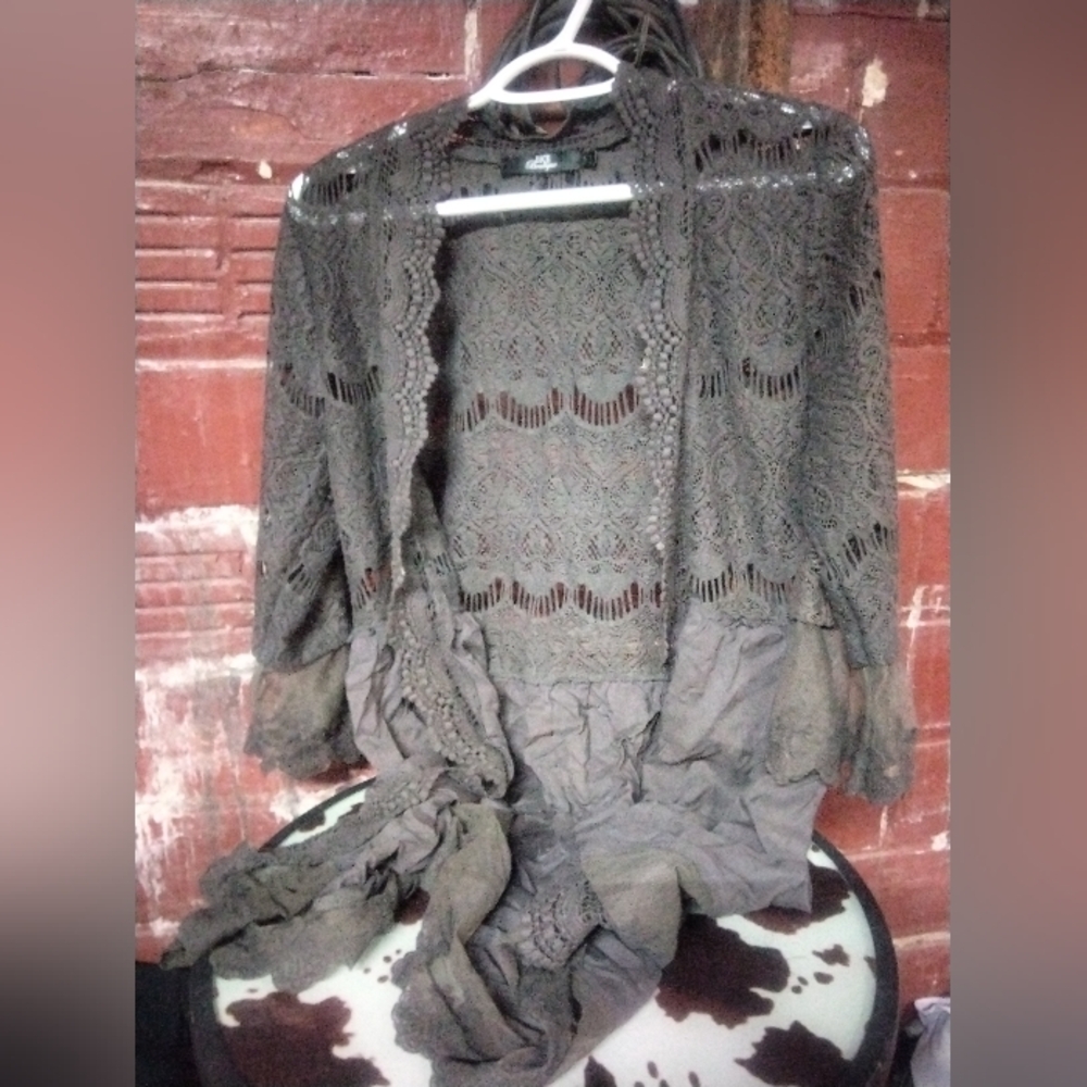 Buckle Elegant Lace Cardigan in Gray
